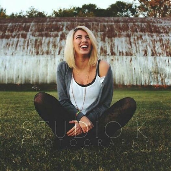 Meet your Posher, Taylor - Picture 6 of 6