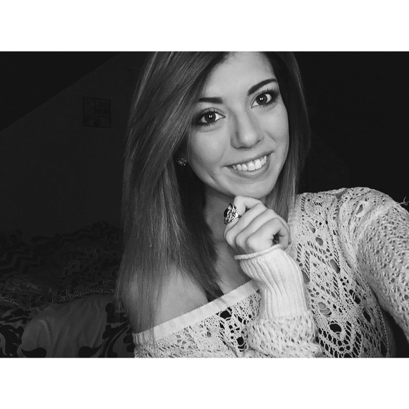 Meet your Posher, Taylor - Picture 2 of 6