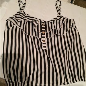 Black & white top!
