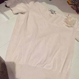 White shirt 👚
