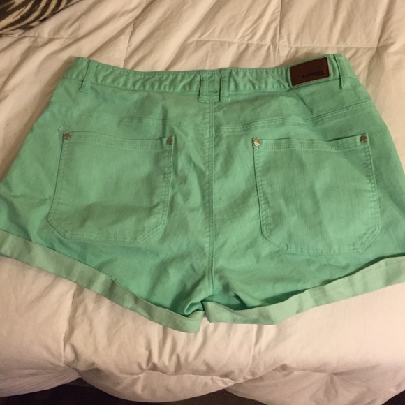 Express Shorts - Picture 2 of 3