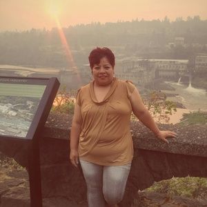 Meet your Posher, Isela