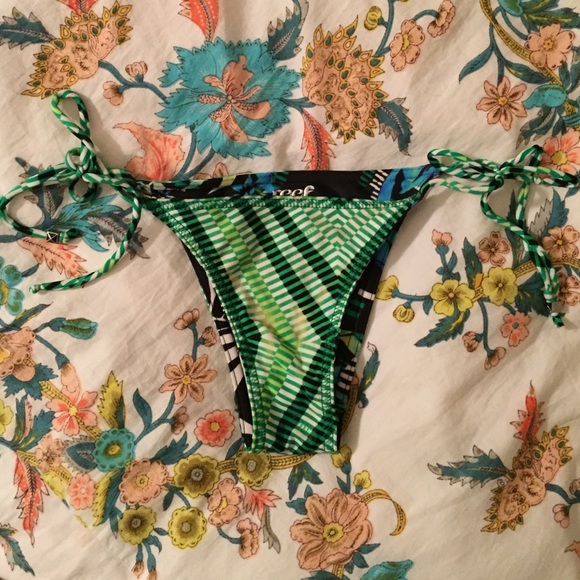 Reef reversible tie side, string bikini bottoms. - Picture 2 of 2