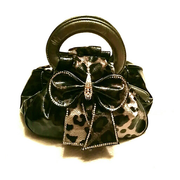 Adorable leopard and bling handbag