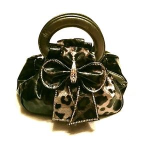 Adorable leopard and bling handbag
