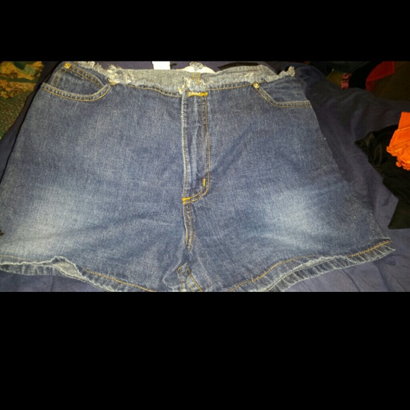 Denim shorts - Picture 2 of 3