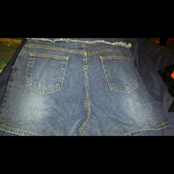 Denim shorts - Picture 3 of 3