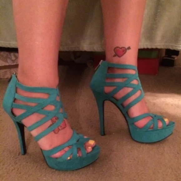 Woman's size 9 heels - Picture 1 of 1