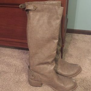 Greyish brown rampage boots