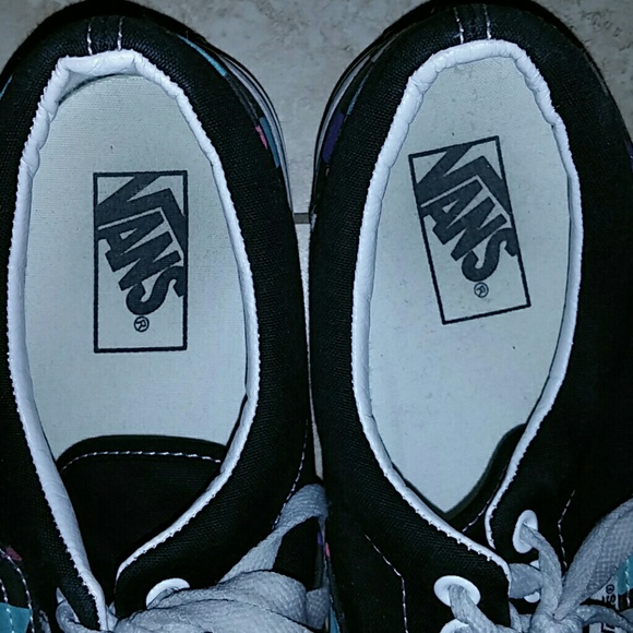 Vans - Picture 2 of 4