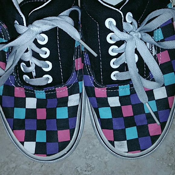 Vans - Picture 3 of 4