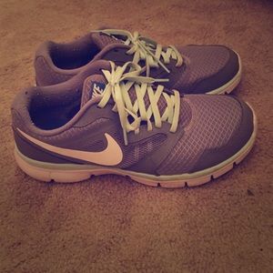 Nike Tennis Shoes