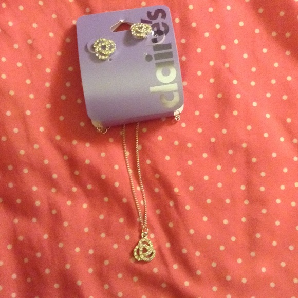 Necklace and matching earrings from Claire's - Picture 1 of 1