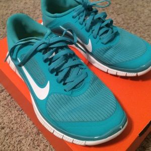 NIKE free Runs