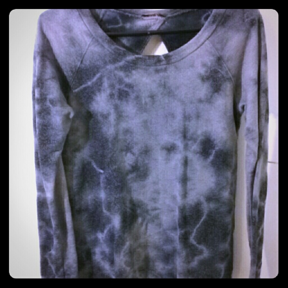 Textured sweater with back keyhole cutout