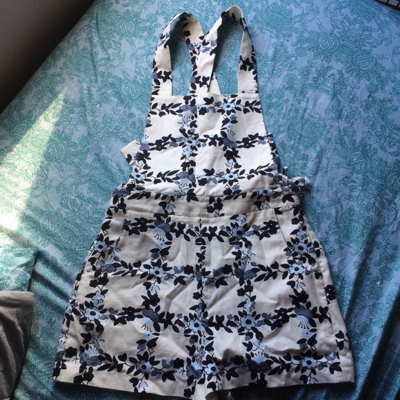 TOPSHOP CREAM FLORAL PINAFORE
