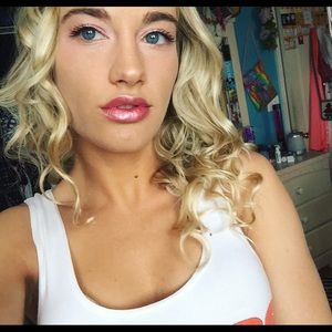 Meet your Posher, Angela