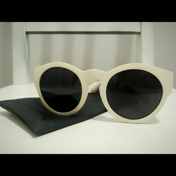 White sunglass