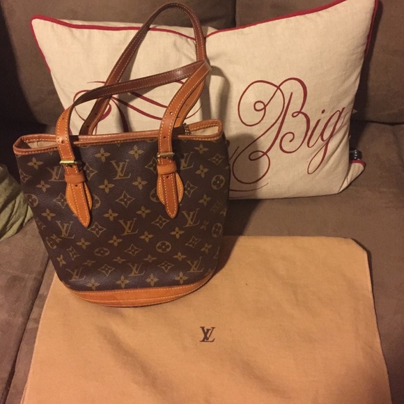 Louis Vuitton Handbags - ❤️💯authentic Louis Vuitton petite bucket