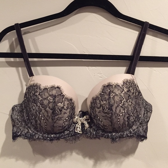 VS Dream Angels SPECIAL EDITION 32D NWOT