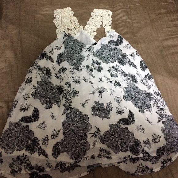 Black and white blouse - Picture 1 of 2
