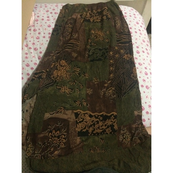 Maxi vintage skirt with abstract print