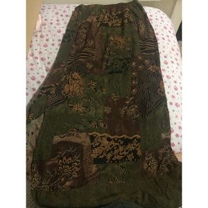 Maxi vintage skirt with abstract print