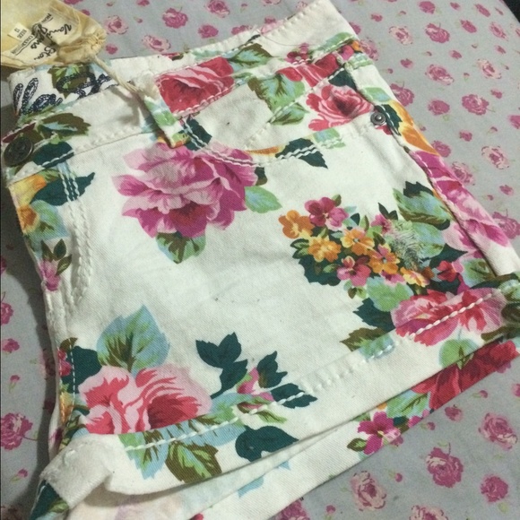 Floral print denim shorts
