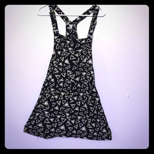 Triangle pattern jump skirt