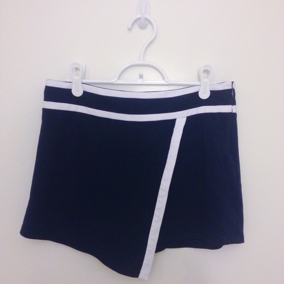 Forever 21 Navy Skort (Skirt w/ Shorts Underneath)