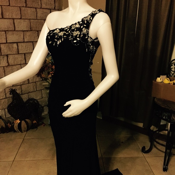 Evening gown - Picture 1 of 3