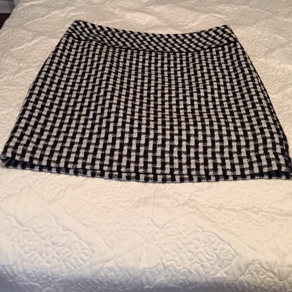 Black and white ann Taylor LOFT skirt