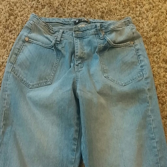 Capri's - Picture 3 of 3