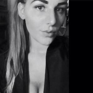 Meet your Posher, Chloe