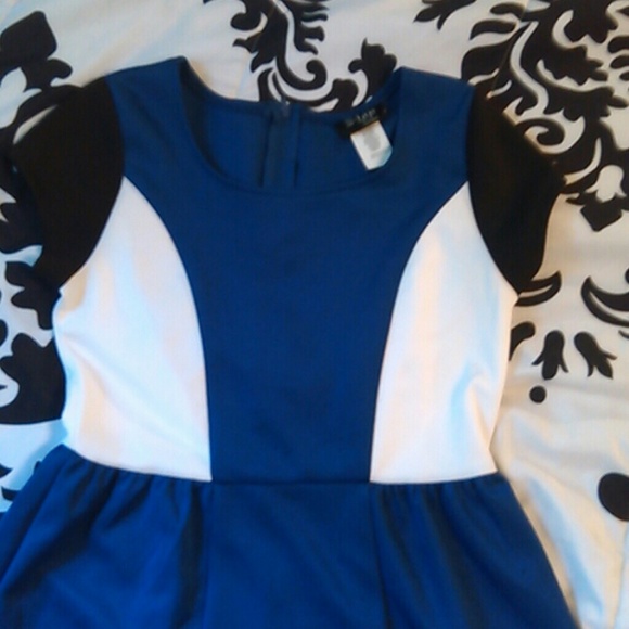 Contrast skater dress