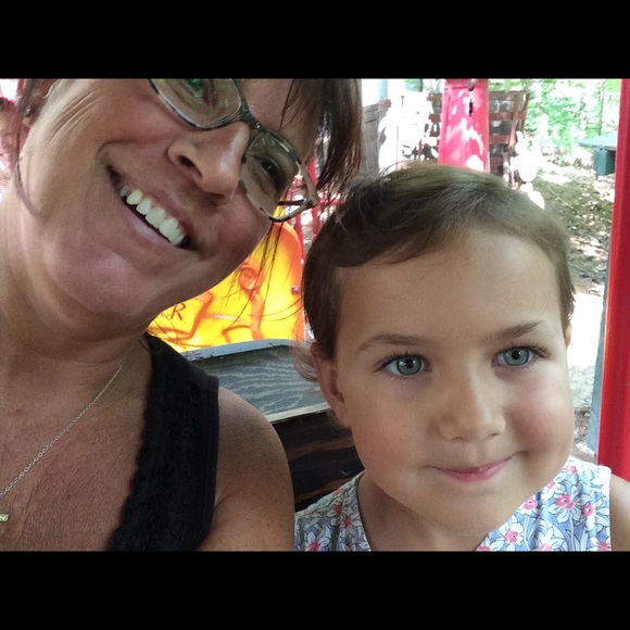 Meet your Posher, Karen - Picture 1 of 1