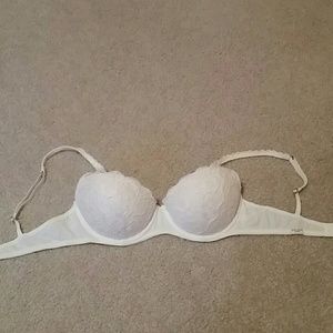 Gilly hicks white lace bra
