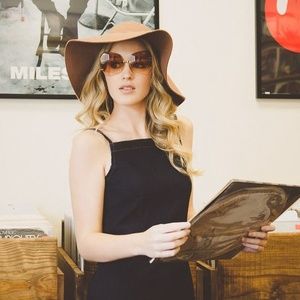 Check out our site & Instagram for more vintage!