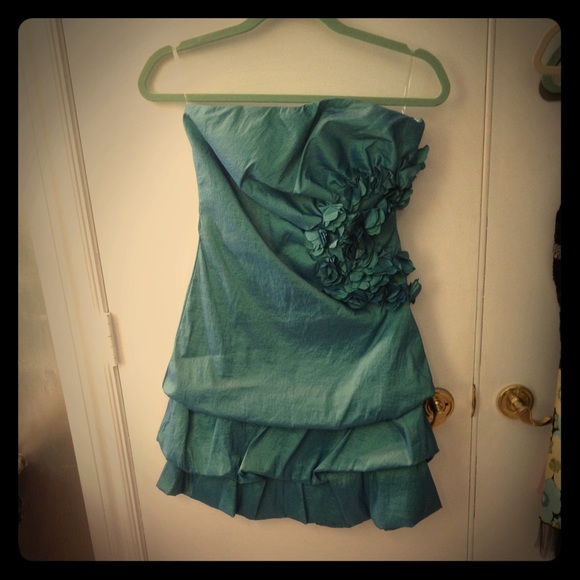 Dress mini teal in color never worn