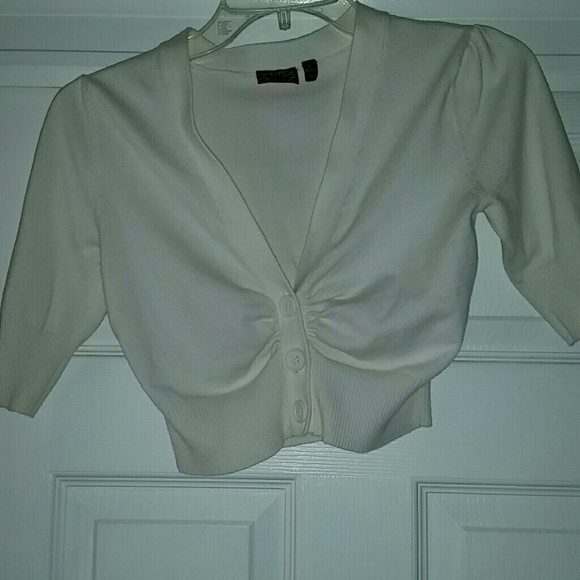 White crop sweater w/ half sleeves