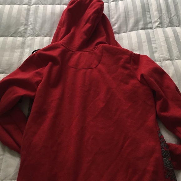 Red sweater - Picture 3 of 3
