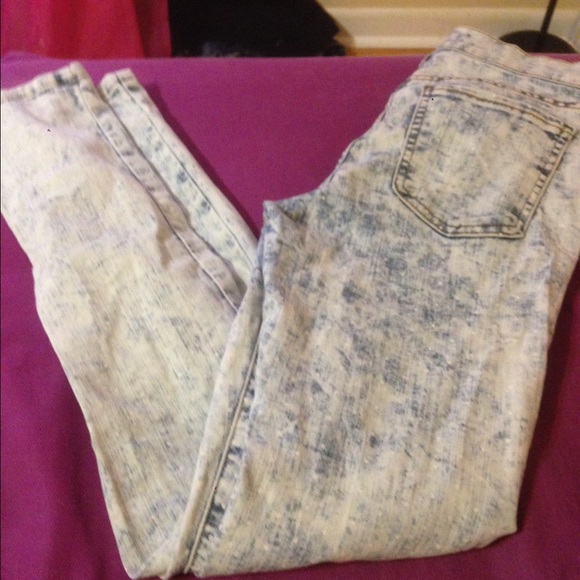 Light wash jeans - Picture 1 of 4
