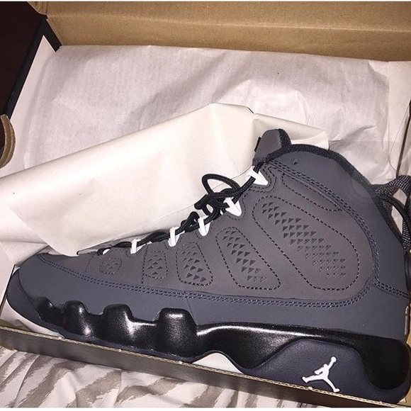 Jordan 9 - Picture 1 of 1