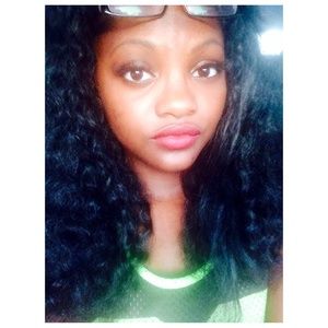 Meet your Posher, Aisha