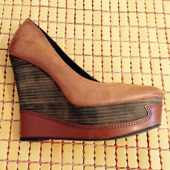 Shoes - Picture 2 of 3