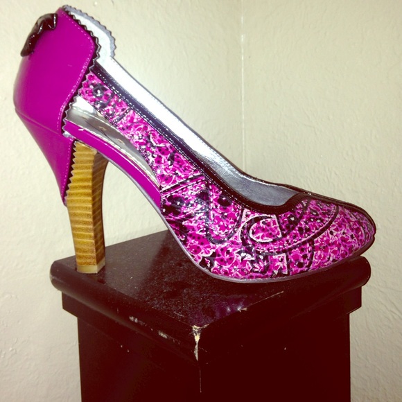 Pink & black pumps