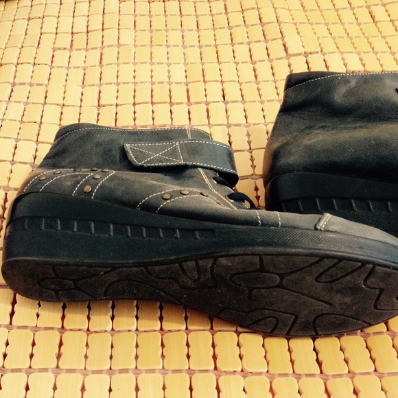 Shoes - Picture 2 of 3