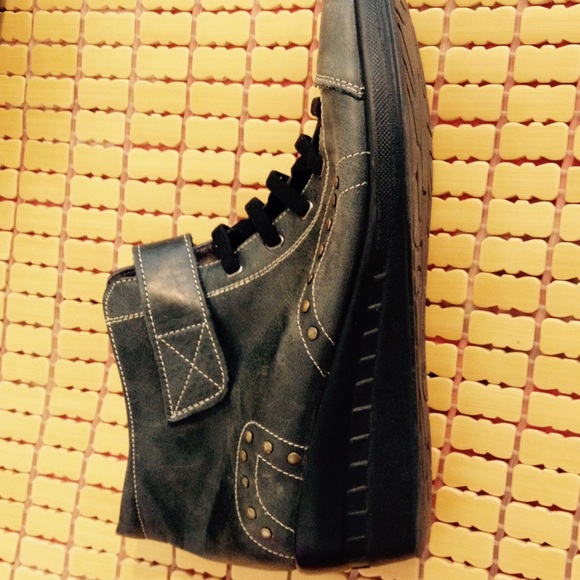 Shoes - Picture 3 of 3