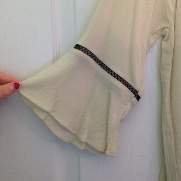 Open back adorable blouse - Picture 2 of 4