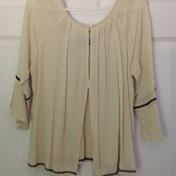 Open back adorable blouse - Picture 4 of 4